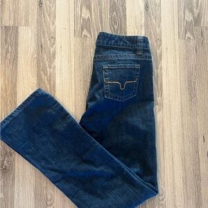 Women’s Betty Kimes ranch jeans.